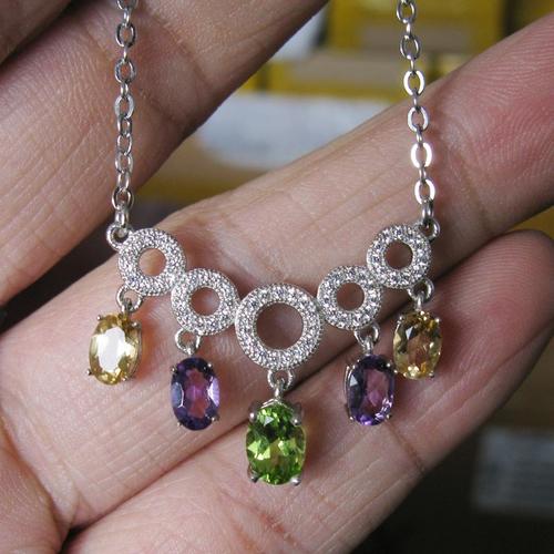 金银首饰制品的专业化公司,公司经营制造的"美宝蓝珠宝"是中国著名